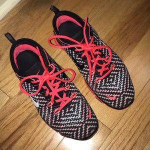 NIKE size 8.5 running shoes